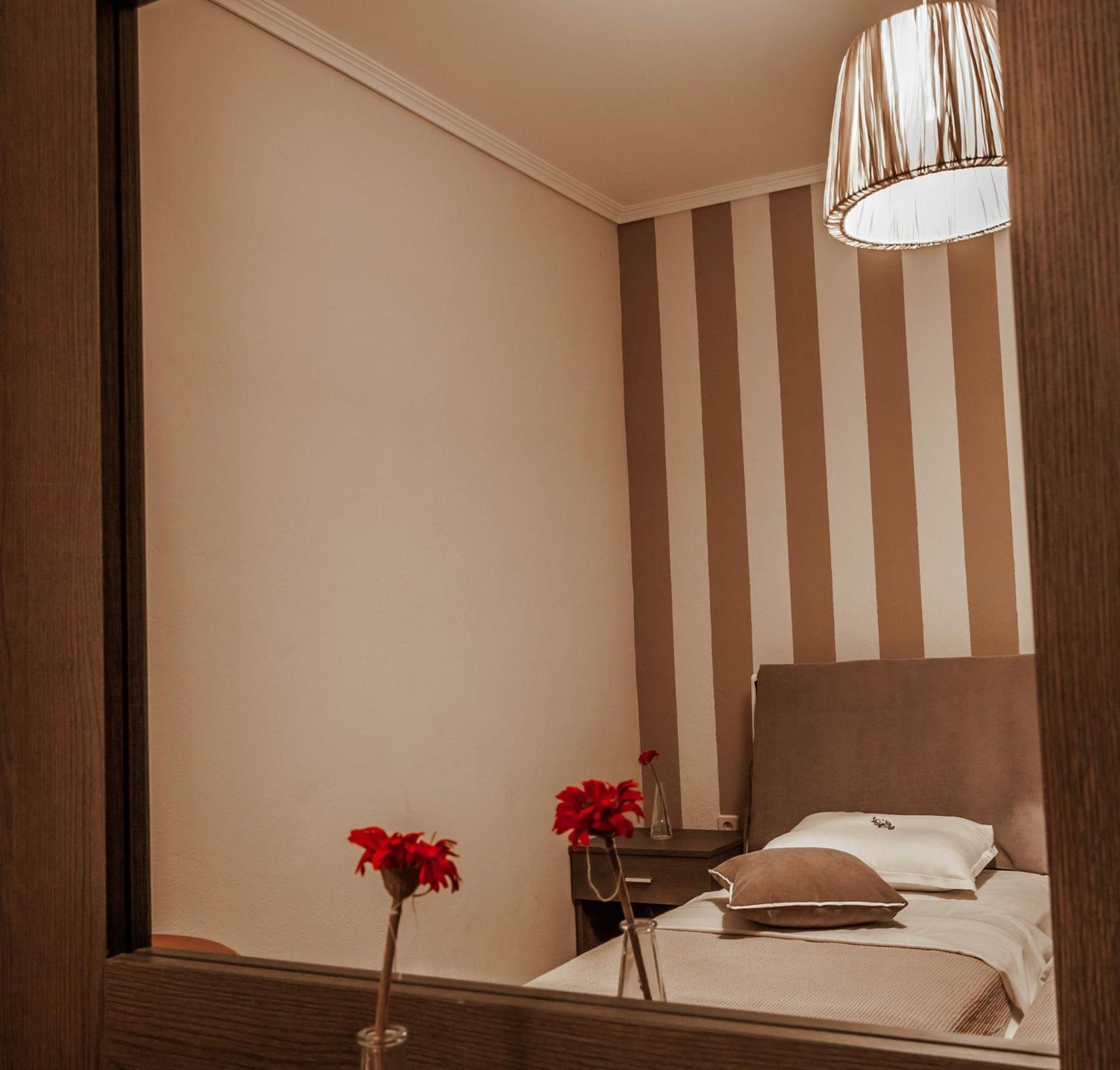 Aqua Mare Sea Side Rooms Nea Kallikrateia Exterior foto