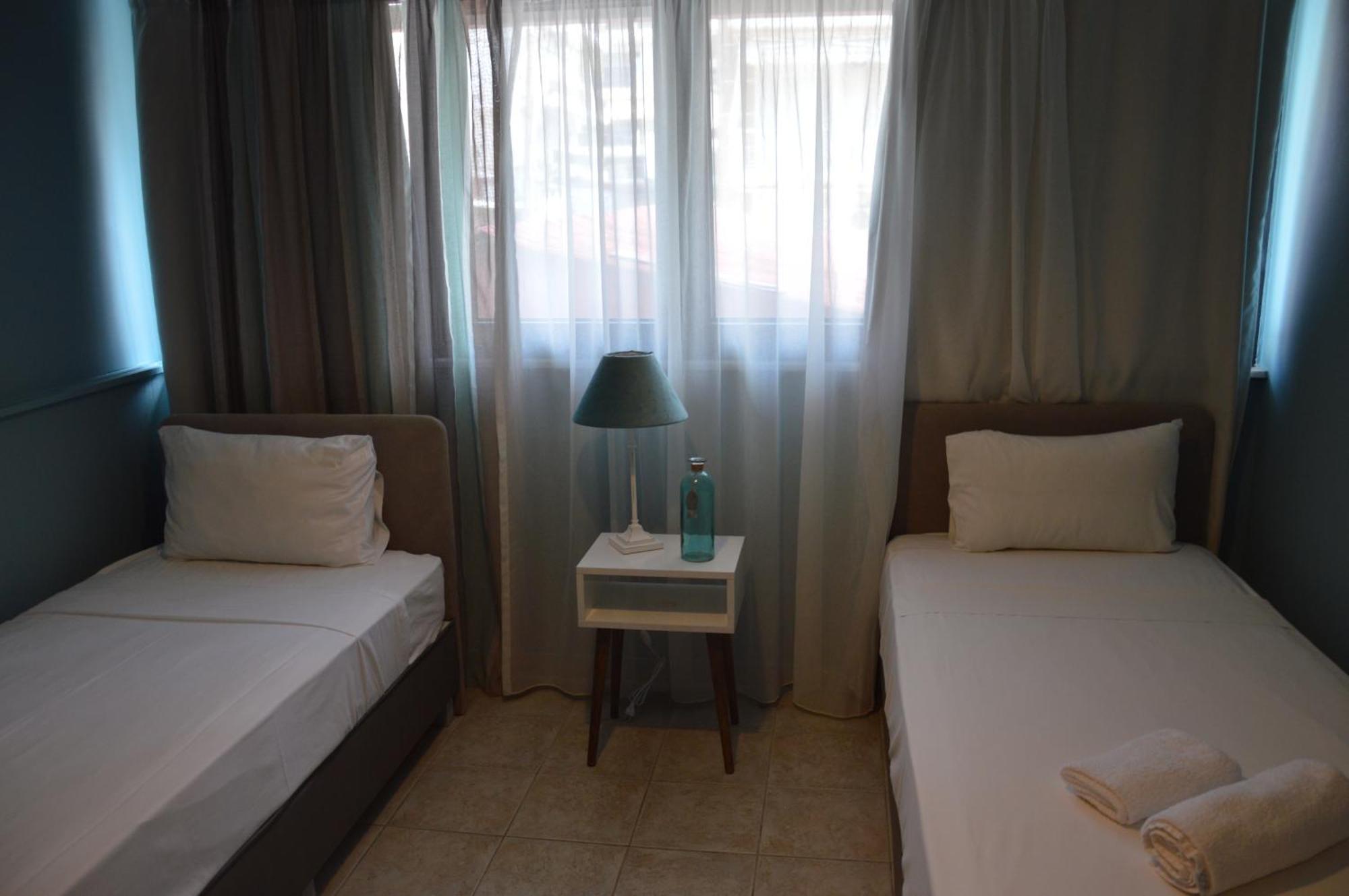Aqua Mare Sea Side Rooms Nea Kallikrateia Exterior foto
