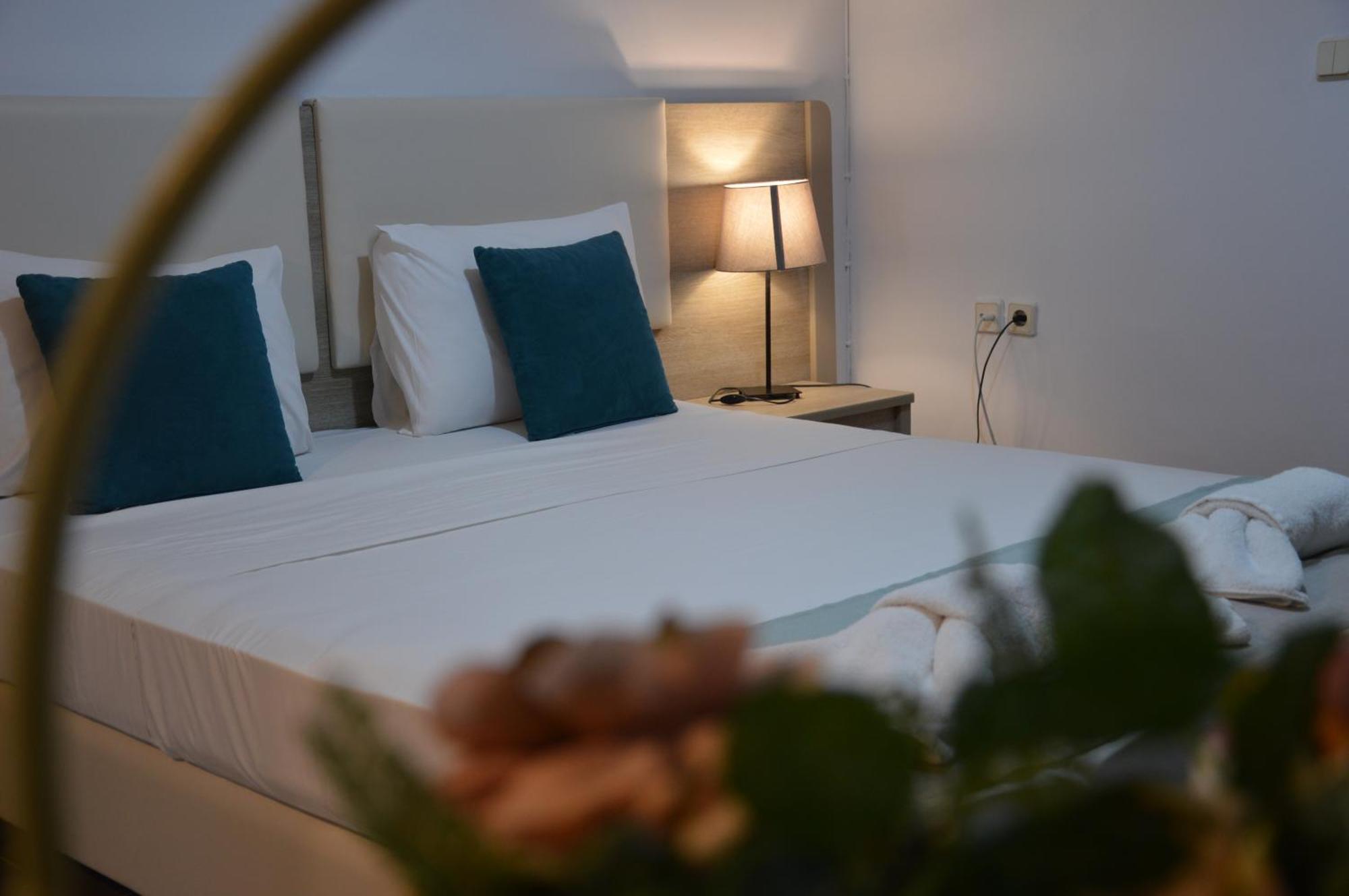 Aqua Mare Sea Side Rooms Nea Kallikrateia Exterior foto