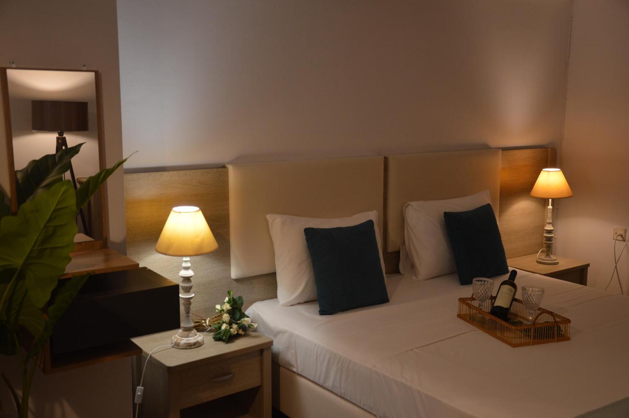 Aqua Mare Sea Side Rooms Nea Kallikrateia Exterior foto