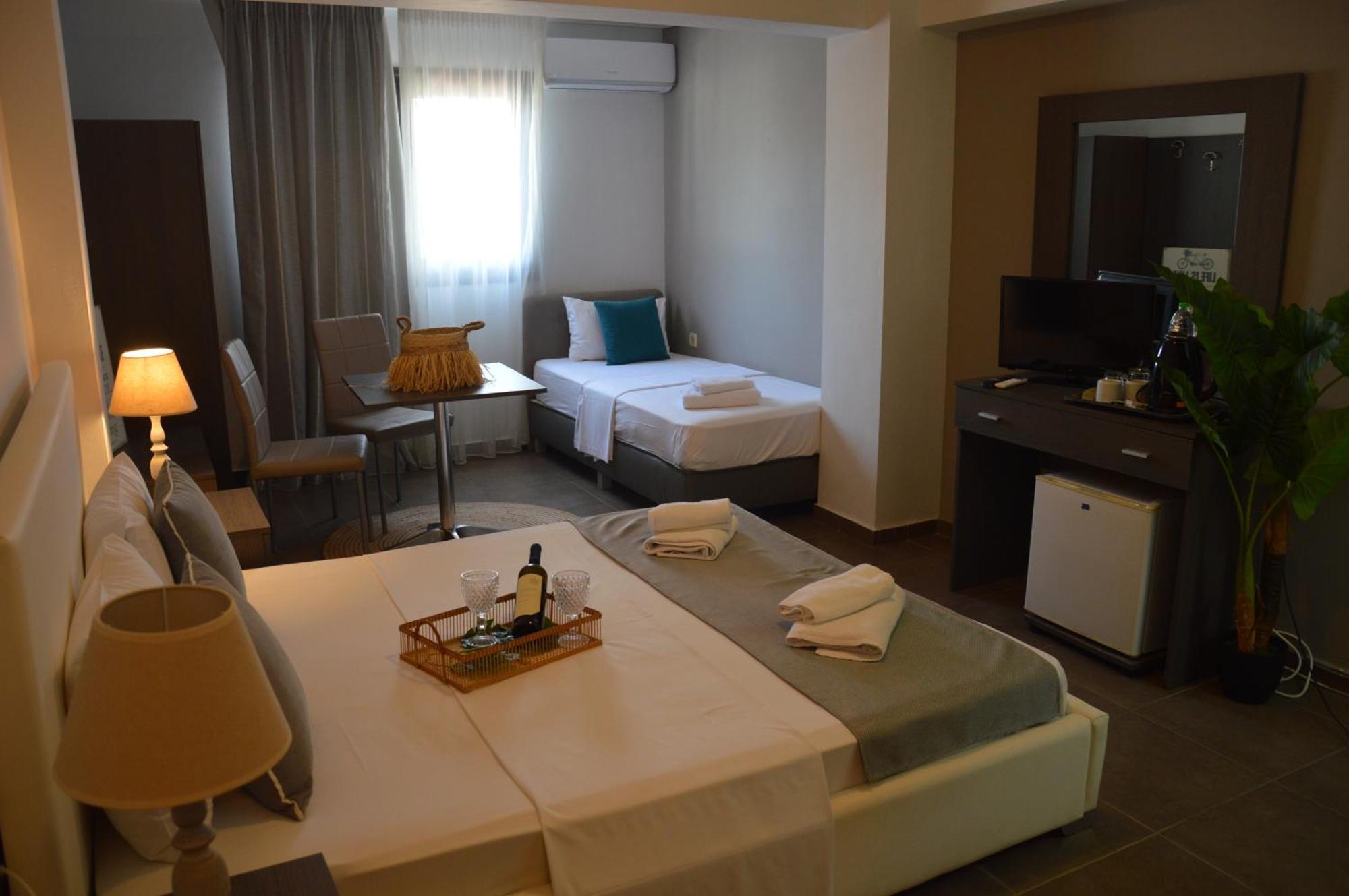 Aqua Mare Sea Side Rooms Nea Kallikrateia Exterior foto