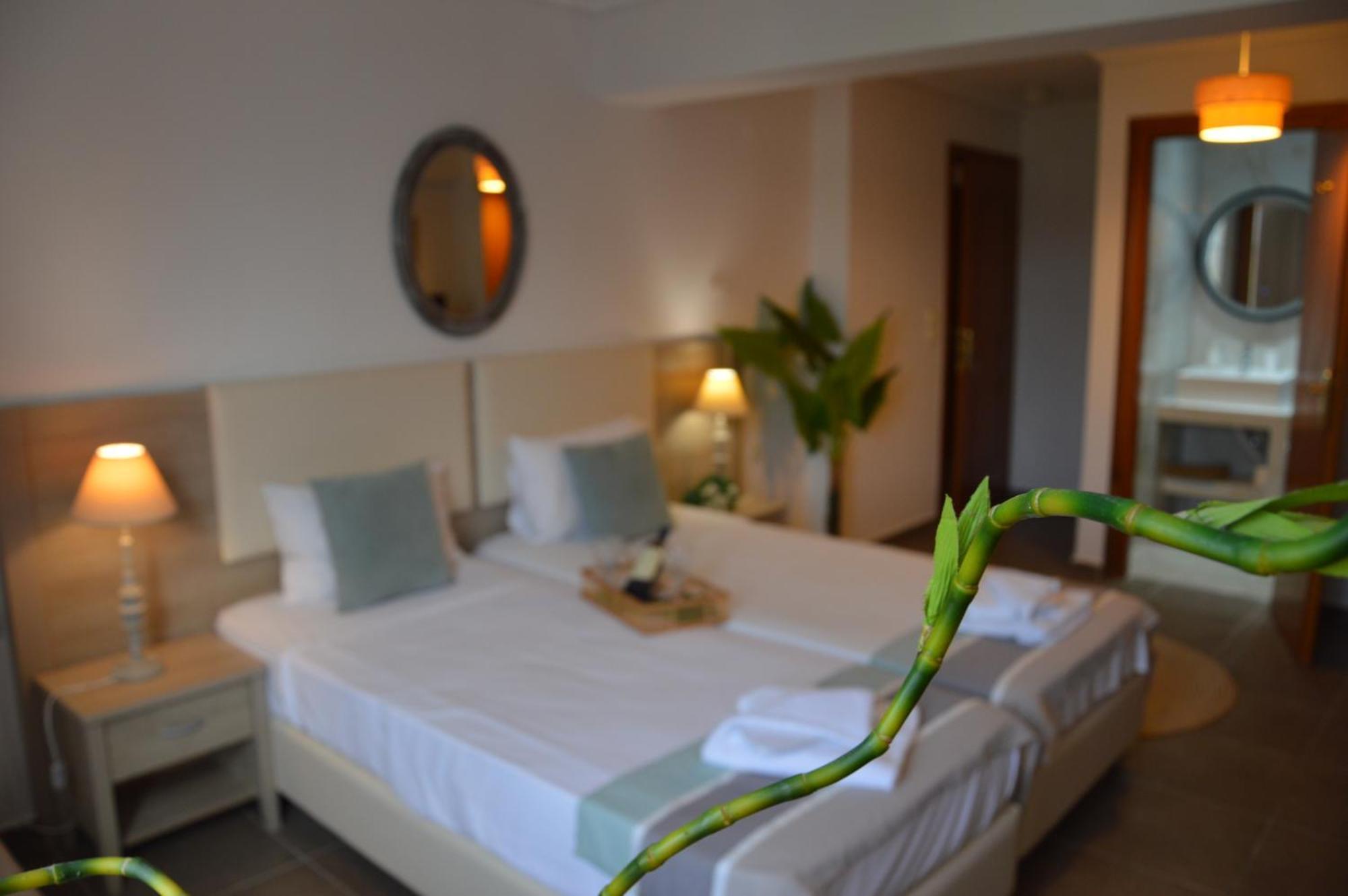 Aqua Mare Sea Side Rooms Nea Kallikrateia Exterior foto