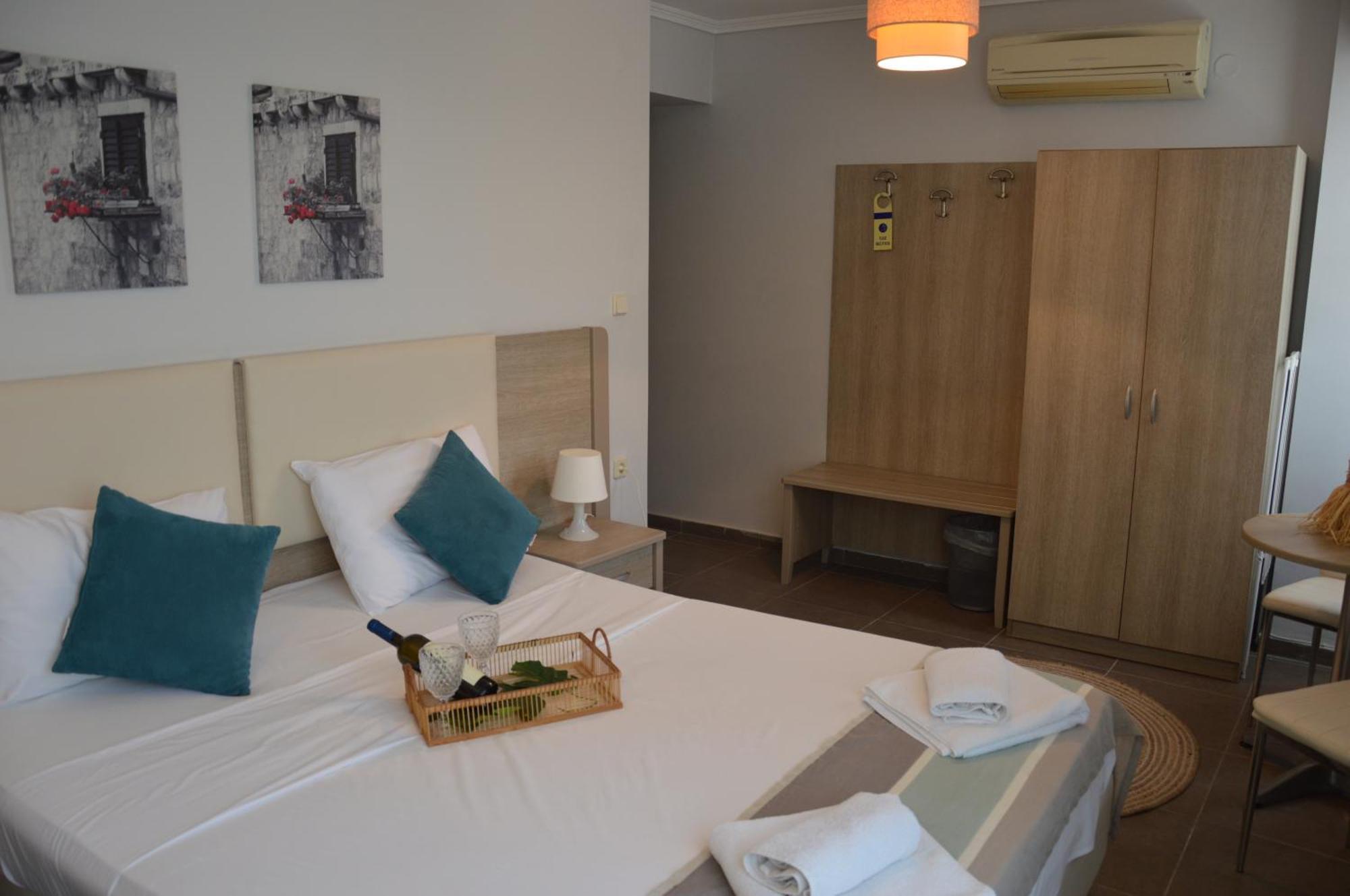 Aqua Mare Sea Side Rooms Nea Kallikrateia Exterior foto