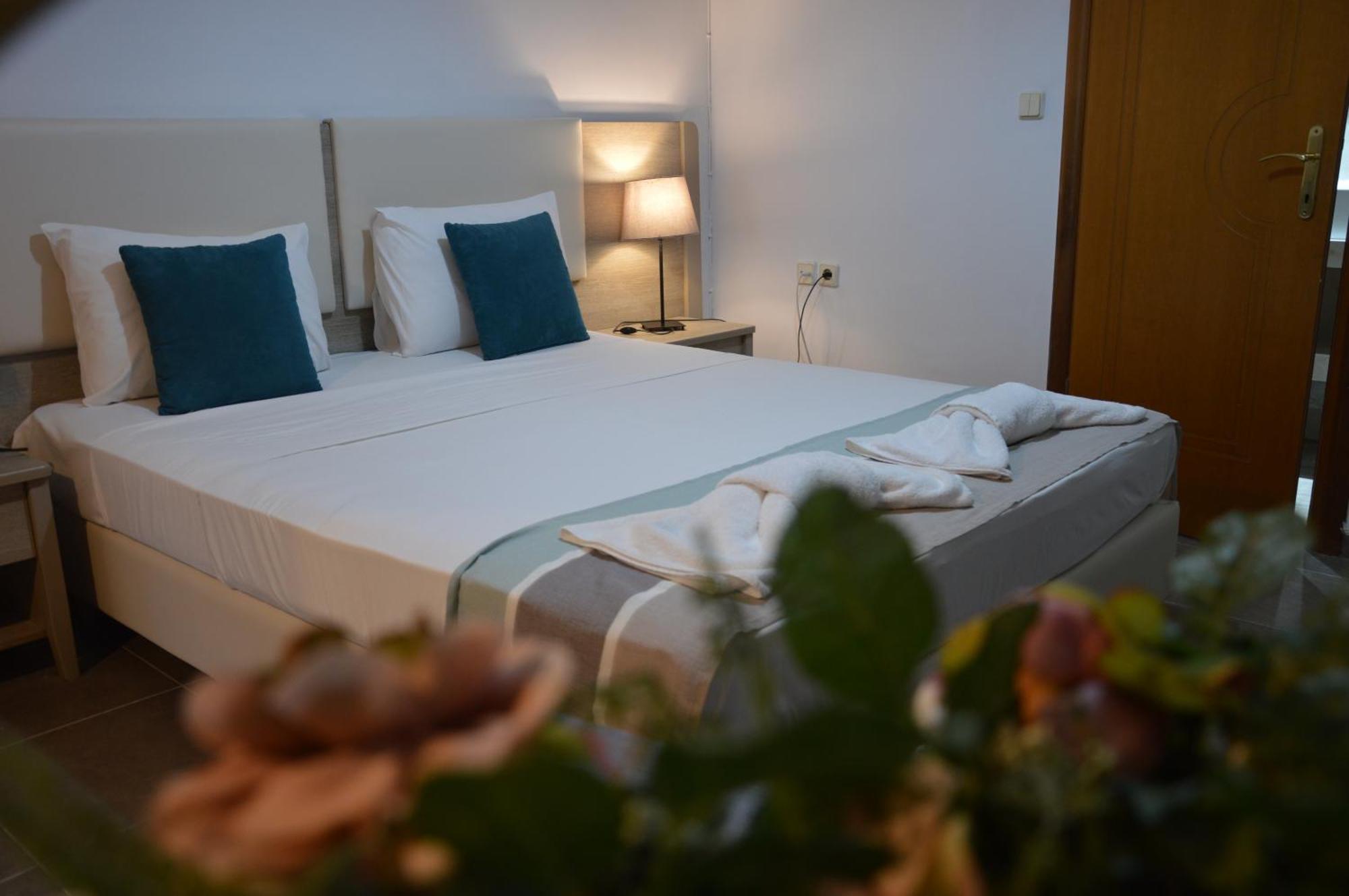 Aqua Mare Sea Side Rooms Nea Kallikrateia Exterior foto
